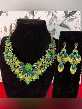 Vintage Inspired Statement Green Emerald Austrian Crystal Necklace Set Wedding